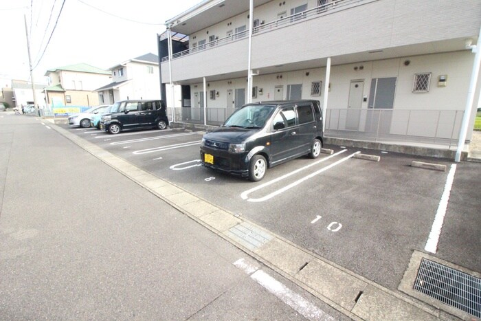物件外観写真3　(駐車場)
