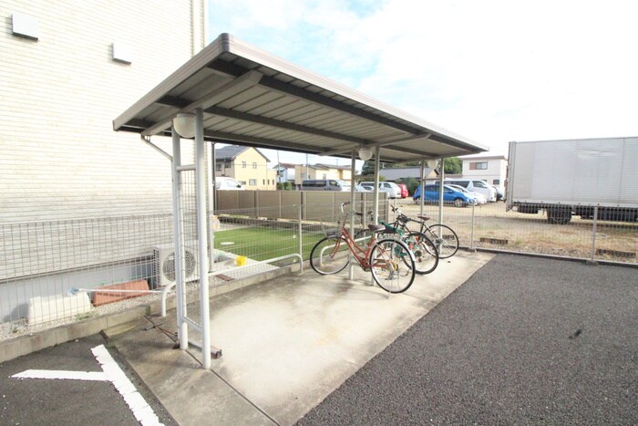 物件外観写真4　(駐輪場)