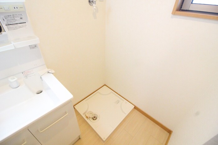 物件内観写真18　(洗濯機置場)