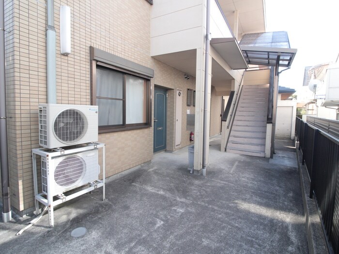 物件外観写真5　(エントランス部分)