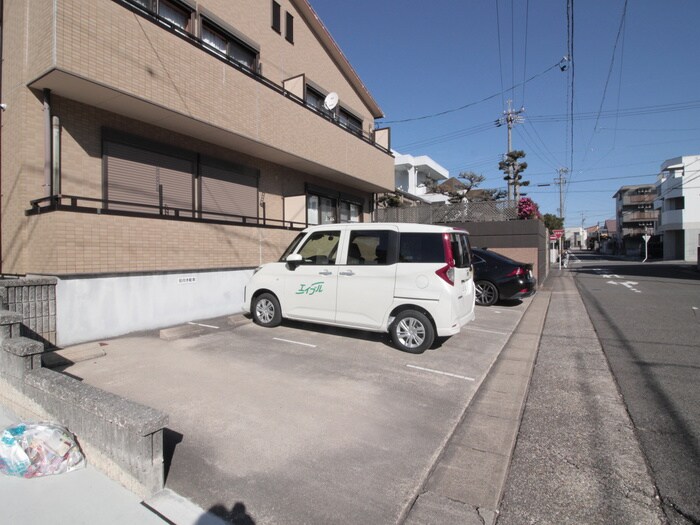 物件外観写真6　(駐車場)