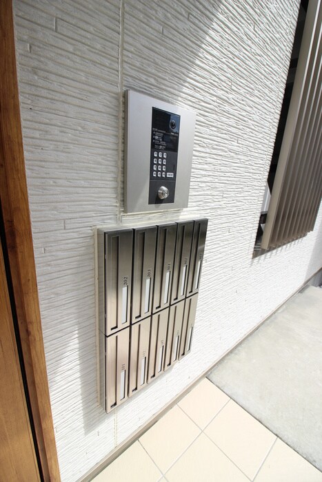 物件外観写真4　(エントランス部分)