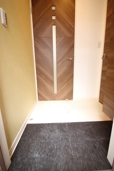 物件内観写真11　(玄関)