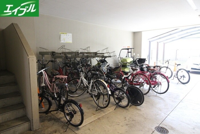 物件外観写真2　(駐輪場)
