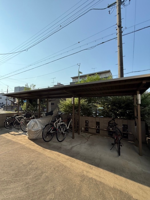 物件外観写真4　(駐輪場)