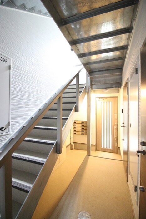 物件外観写真2　(エントランス部分)