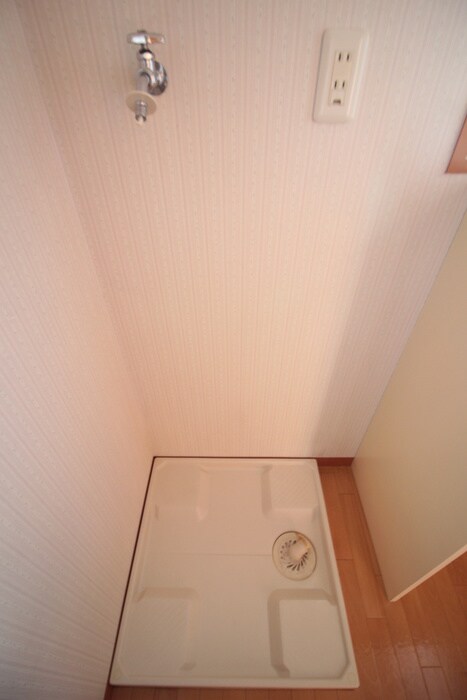 物件内観写真14　(洗濯機置場)