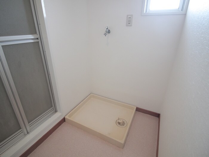 物件内観写真14　(洗濯機置場)