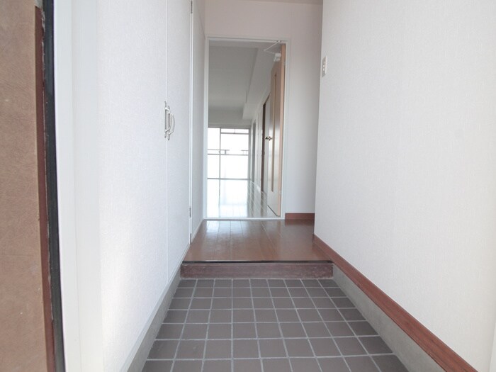 物件内観写真17　(玄関)