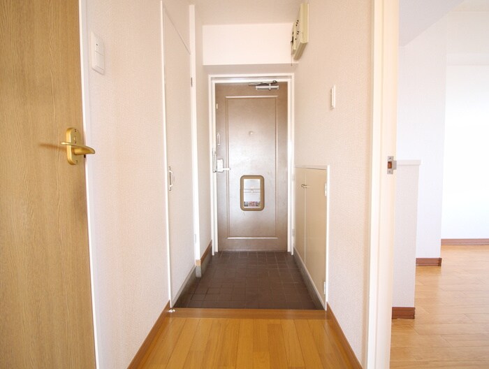 物件内観写真18　(玄関)