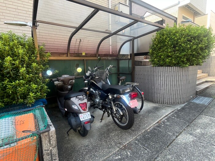 物件外観写真2　(駐輪場)