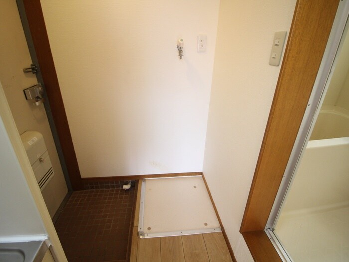 物件内観写真15　(洗濯機置場)