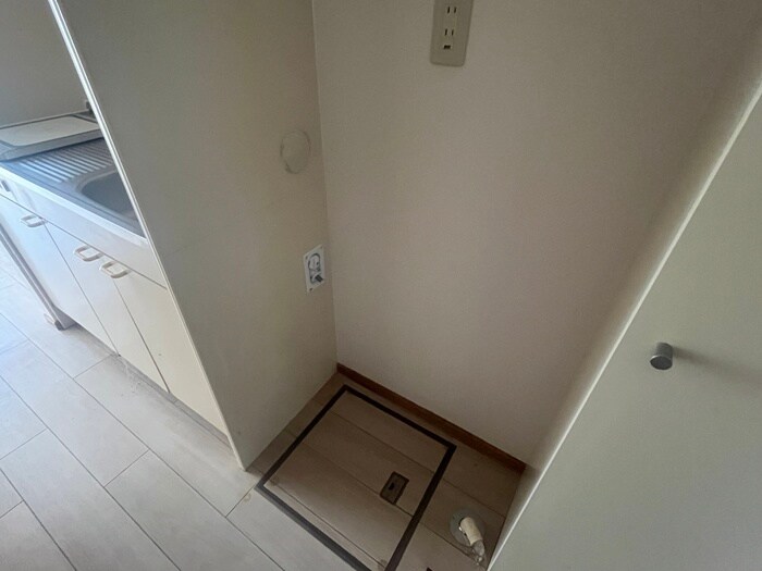 物件内観写真15　(洗濯機置場)