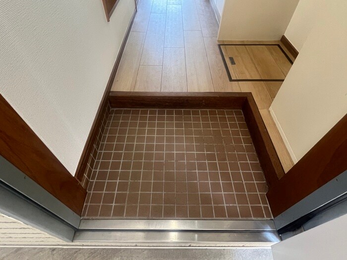 物件内観写真16　(玄関)