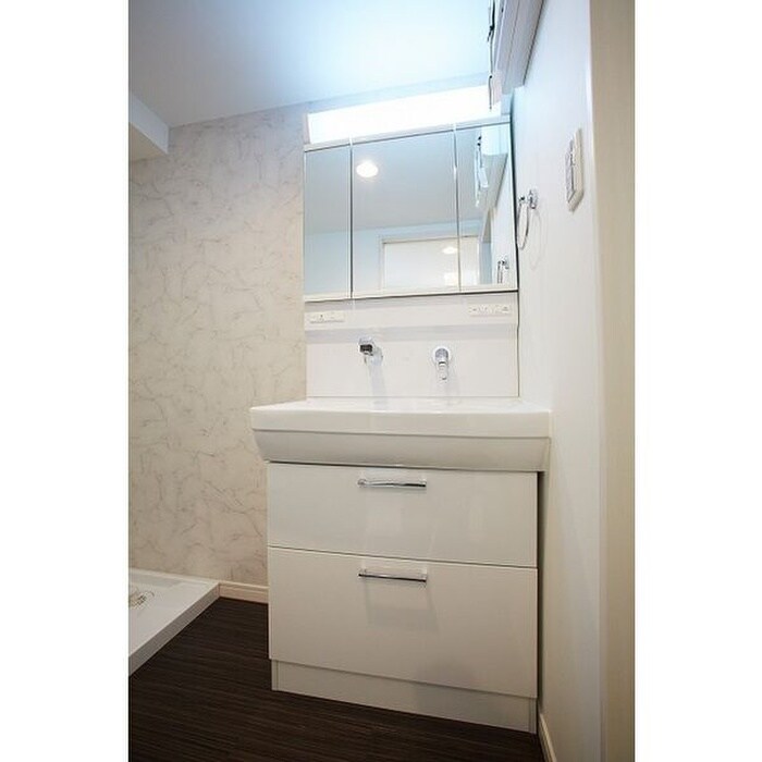 物件内観写真8　(洗面)