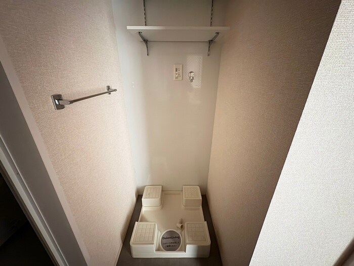 物件内観写真16　(洗濯機置場)