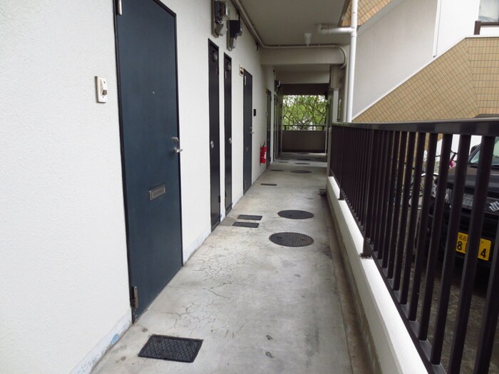 物件外観写真6　(エントランス部分)