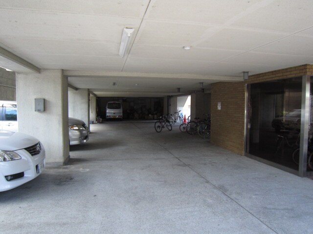 物件外観写真3　(駐車場)