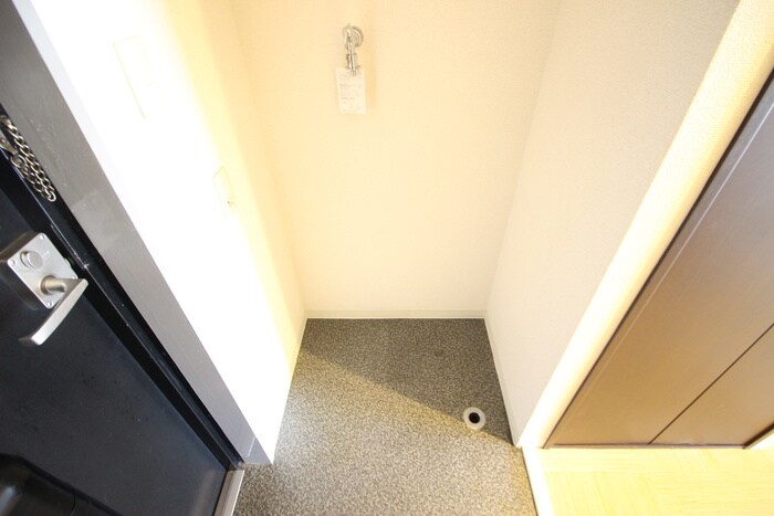 物件内観写真18　(洗濯機置場)