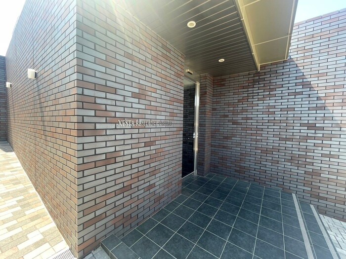 物件外観写真5　(エントランス部分)