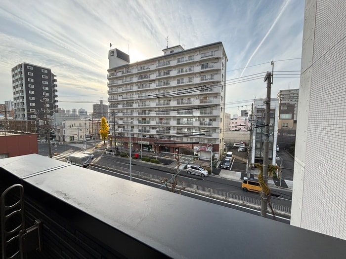 物件内観写真11　(室内からの展望)