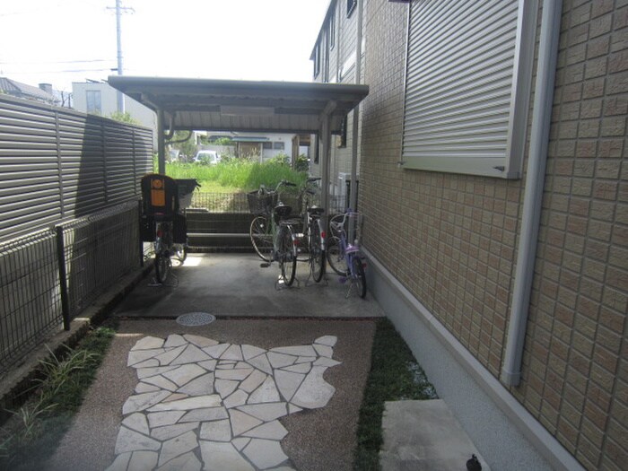 物件外観写真5　(駐輪場)