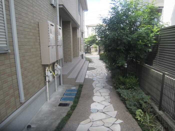 物件外観写真6　(エントランス部分)