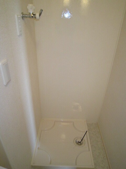 物件内観写真13　(洗濯機置場)