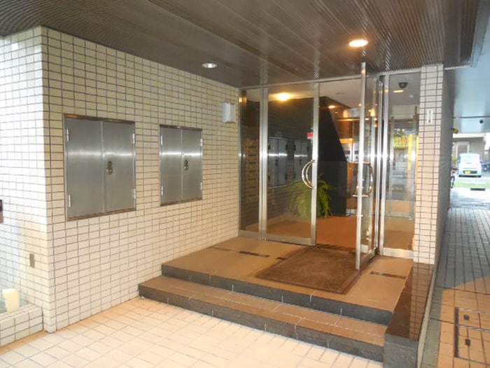 物件外観写真5　(エントランス部分)