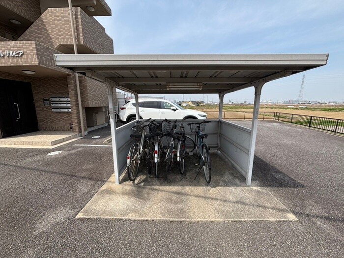 物件外観写真4　(駐輪場)