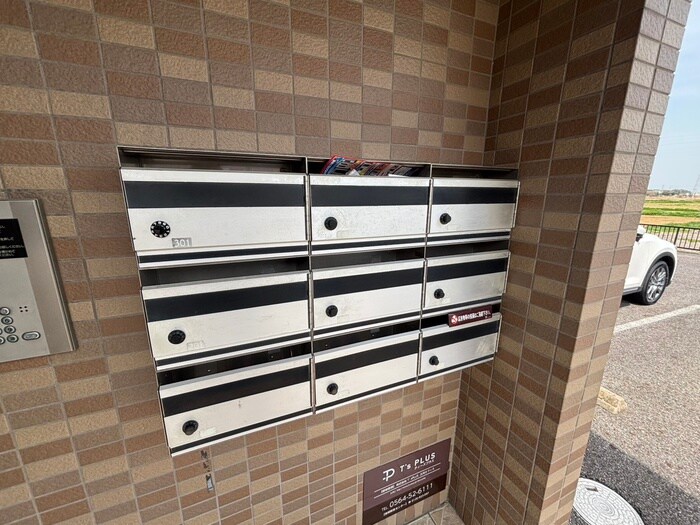 物件外観写真5　(エントランス部分)