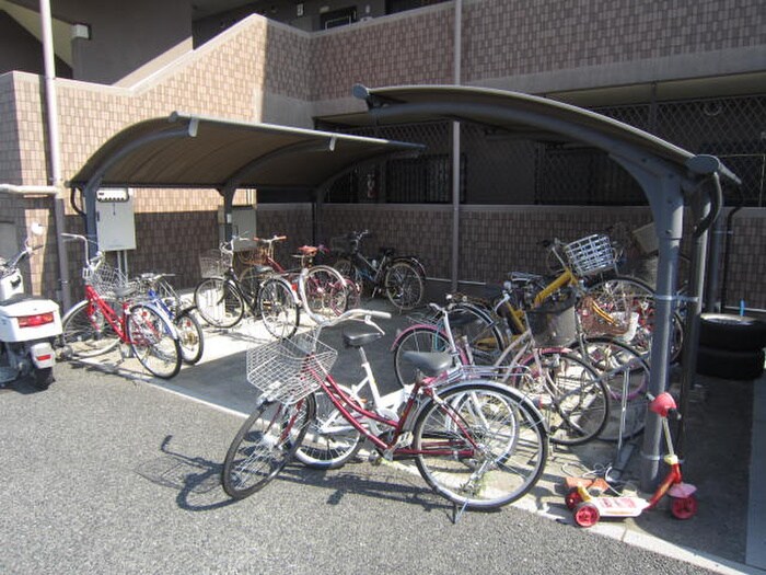 物件外観写真3　(駐輪場)