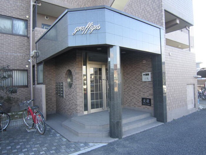 物件外観写真4　(エントランス部分)