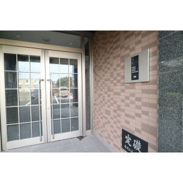 物件外観写真5　(エントランス部分)