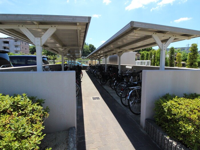 物件外観写真5　(駐輪場)