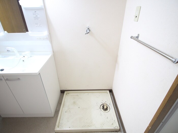 物件内観写真15　(洗濯機置場)