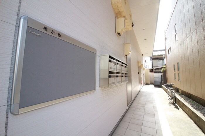 物件外観写真4　(エントランス部分)