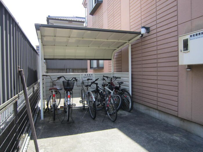 物件外観写真3　(駐輪場)