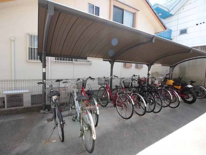 物件外観写真5　(駐輪場)