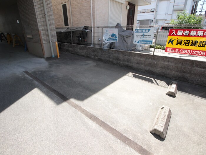 物件外観写真6　(駐車場)