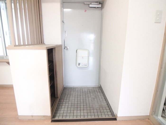 物件内観写真17　(玄関)