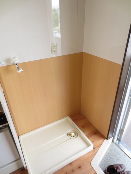 物件内観写真12　(洗濯機置場)