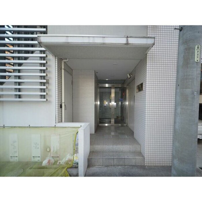 物件外観写真3　(エントランス部分)