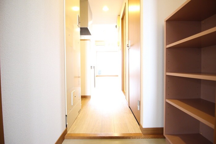 物件内観写真18　(玄関)