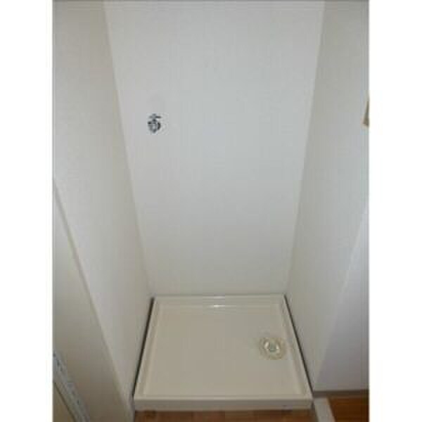 物件内観写真10　(洗濯機置場)