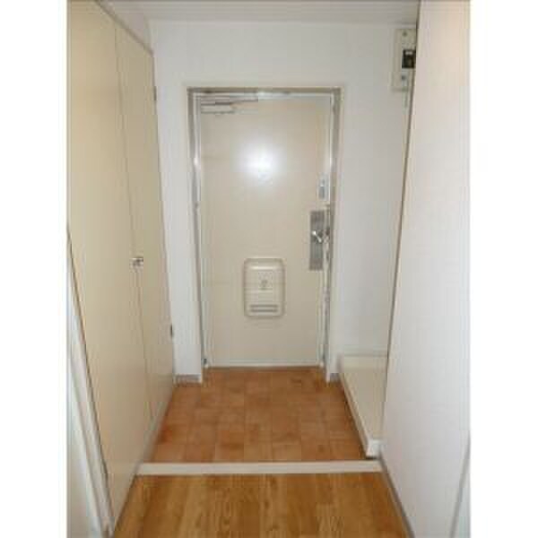 物件内観写真11　(玄関)