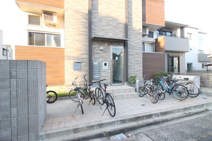 物件外観写真2　(駐輪場)