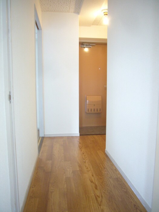 物件内観写真12　(廊下)