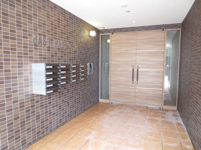 物件外観写真3　(エントランス部分)