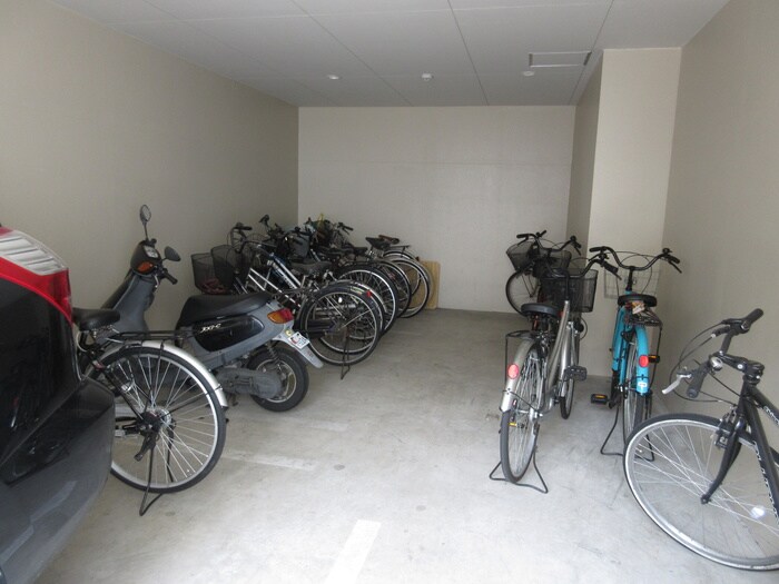 物件外観写真4　(駐輪場)